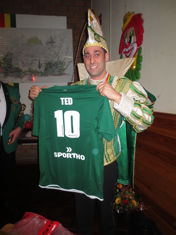 TEDI met wedstrijdshirt Fortuna54